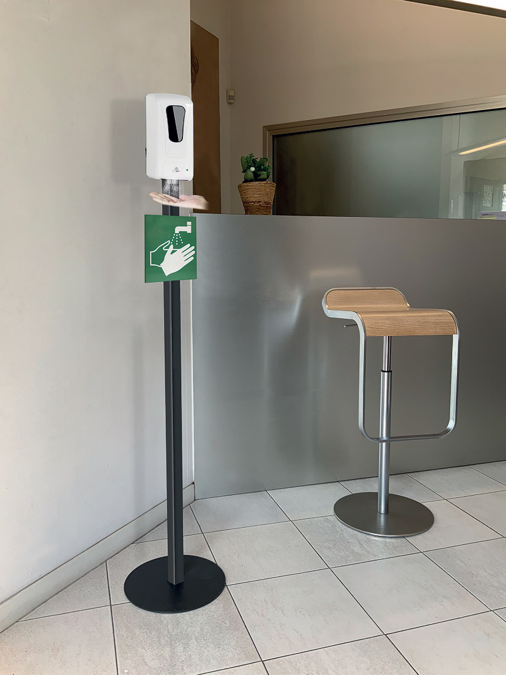 Colonnine di protezione specifiche per agevolare la sicurezza dei clienti che accedono al tuo ufficio o negozio. Colonnine di protezione specifiche per agevolare la sicurezza dei clienti che accedono al tuo ufficio o negozio.