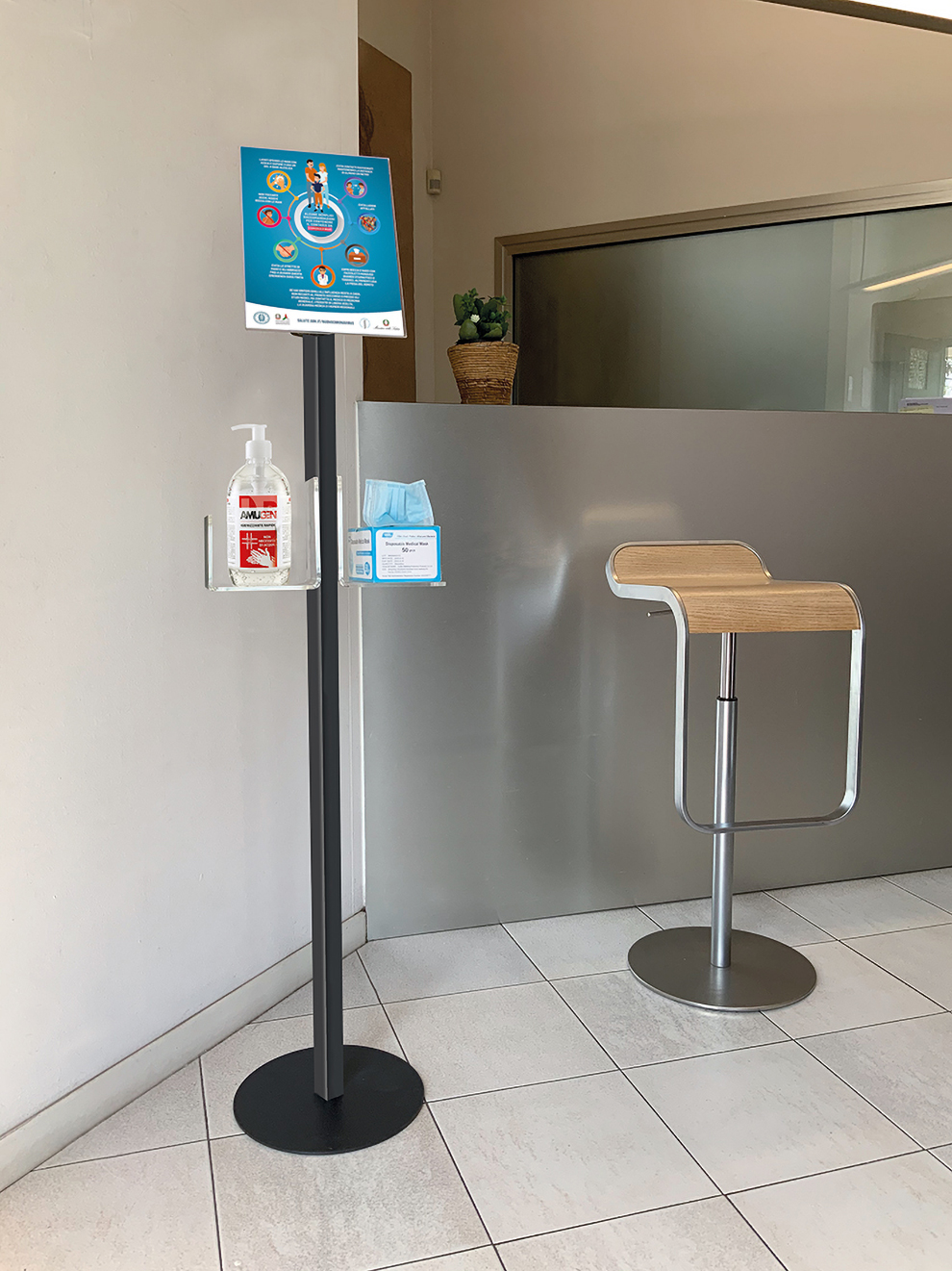 Colonnine di protezione specifiche per agevolare la sicurezza dei clienti che accedono al tuo ufficio o negozio. Colonnine di protezione specifiche per agevolare la sicurezza dei clienti che accedono al tuo ufficio o negozio.